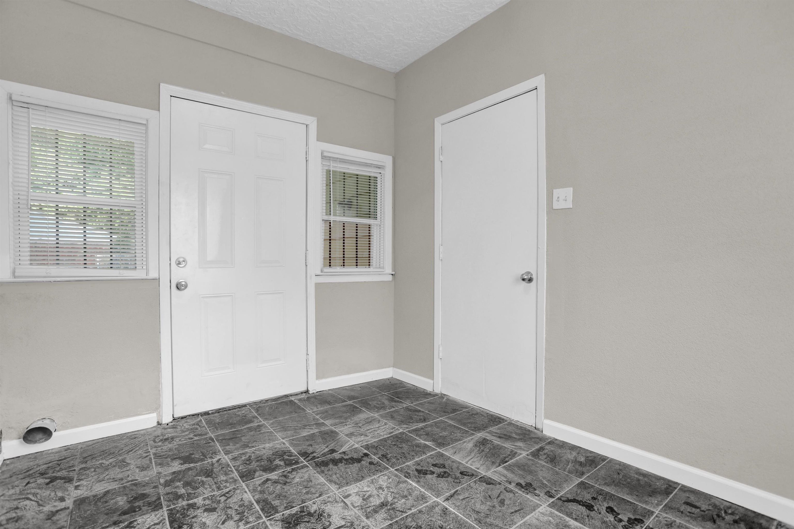 3257 Millington Road Memphis, TN 38127 - Photo 22 of 31 Foyer featuring baseboards