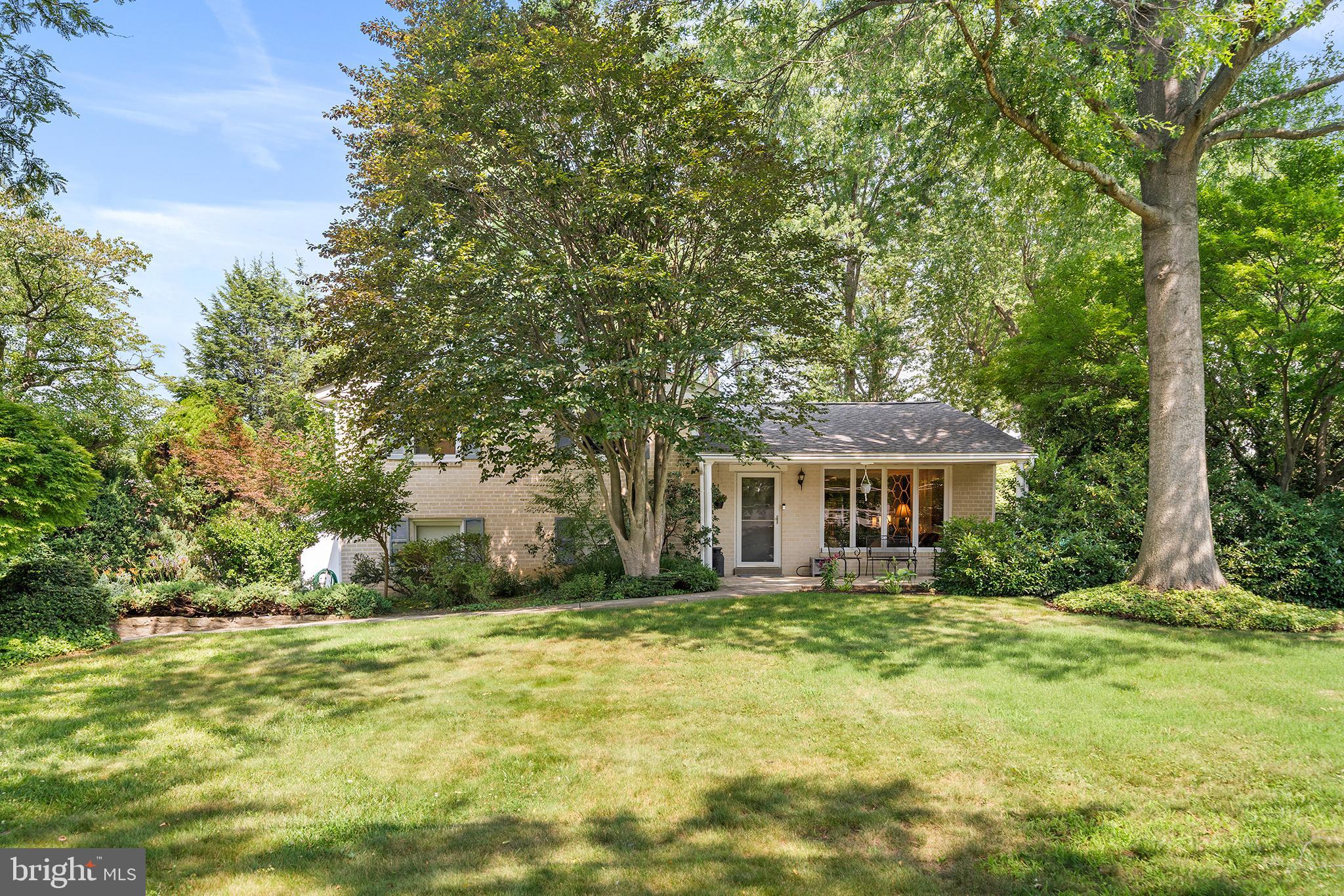 403 Meadow Lane Wallingford, PA 19086 - Photo 3 of 38 Front Yard