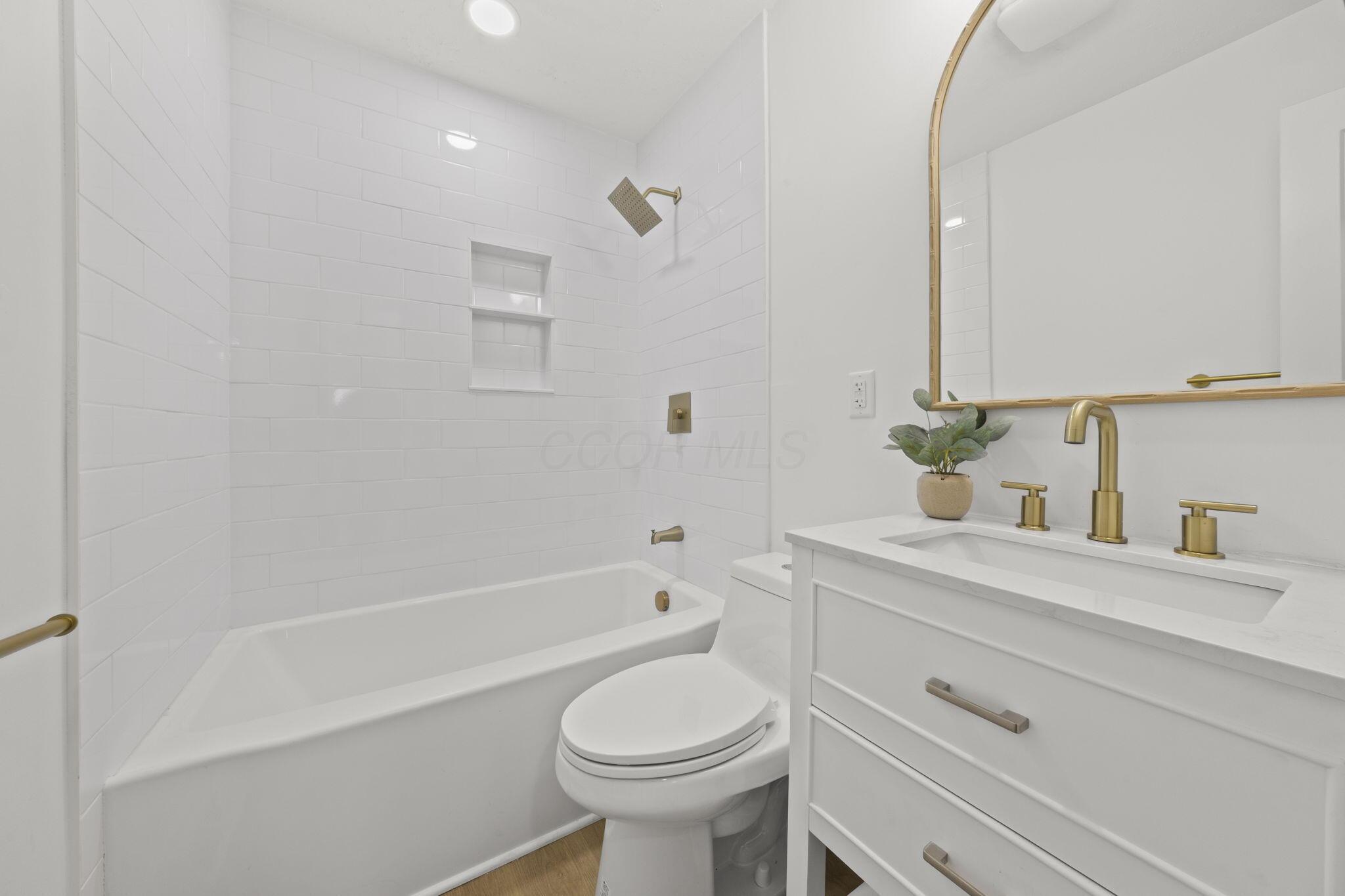 1071 Loring Road Columbus, OH 43224 - Photo 22 of 41 Hall Bath