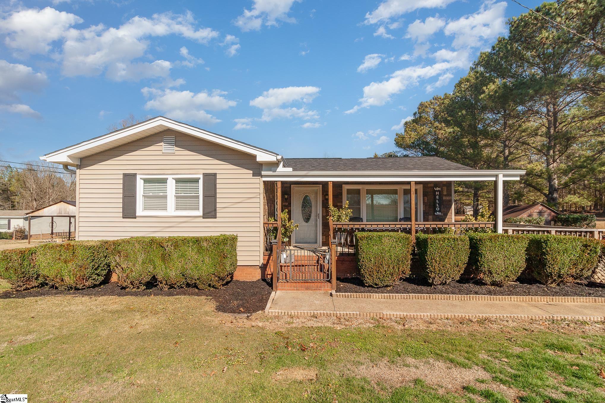325 Berry Road Pelzer, SC 29669 - Photo 3 of 34