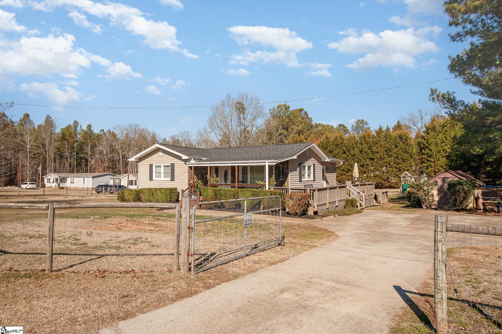 325 Berry Road Pelzer, SC 29669 - Photo 4 of 34