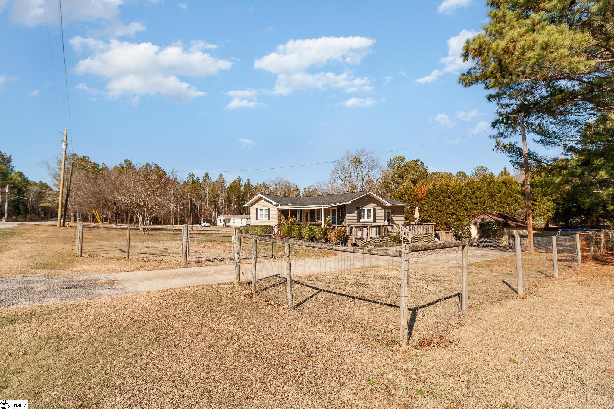 325 Berry Road Pelzer, SC 29669 - Photo 5 of 34