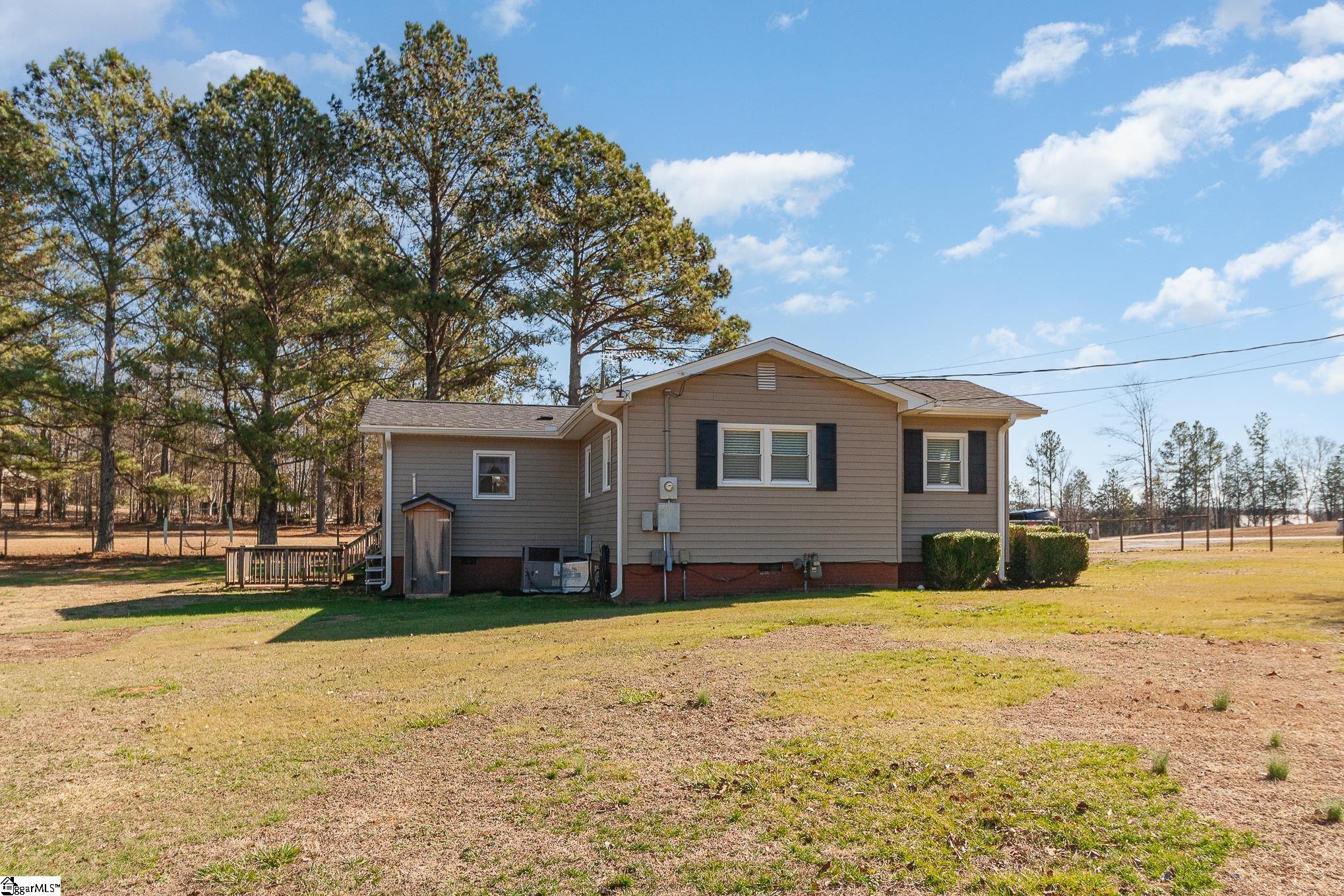325 Berry Road Pelzer, SC 29669 - Photo 8 of 34