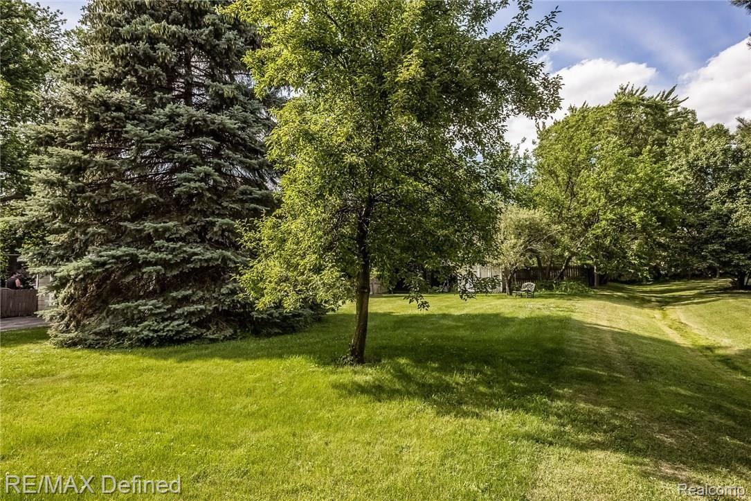 3137 Hickory Lawn Road Rochester, MI 48307 - Photo 46 of 49 040-Exterior-4376112-medium.jpg