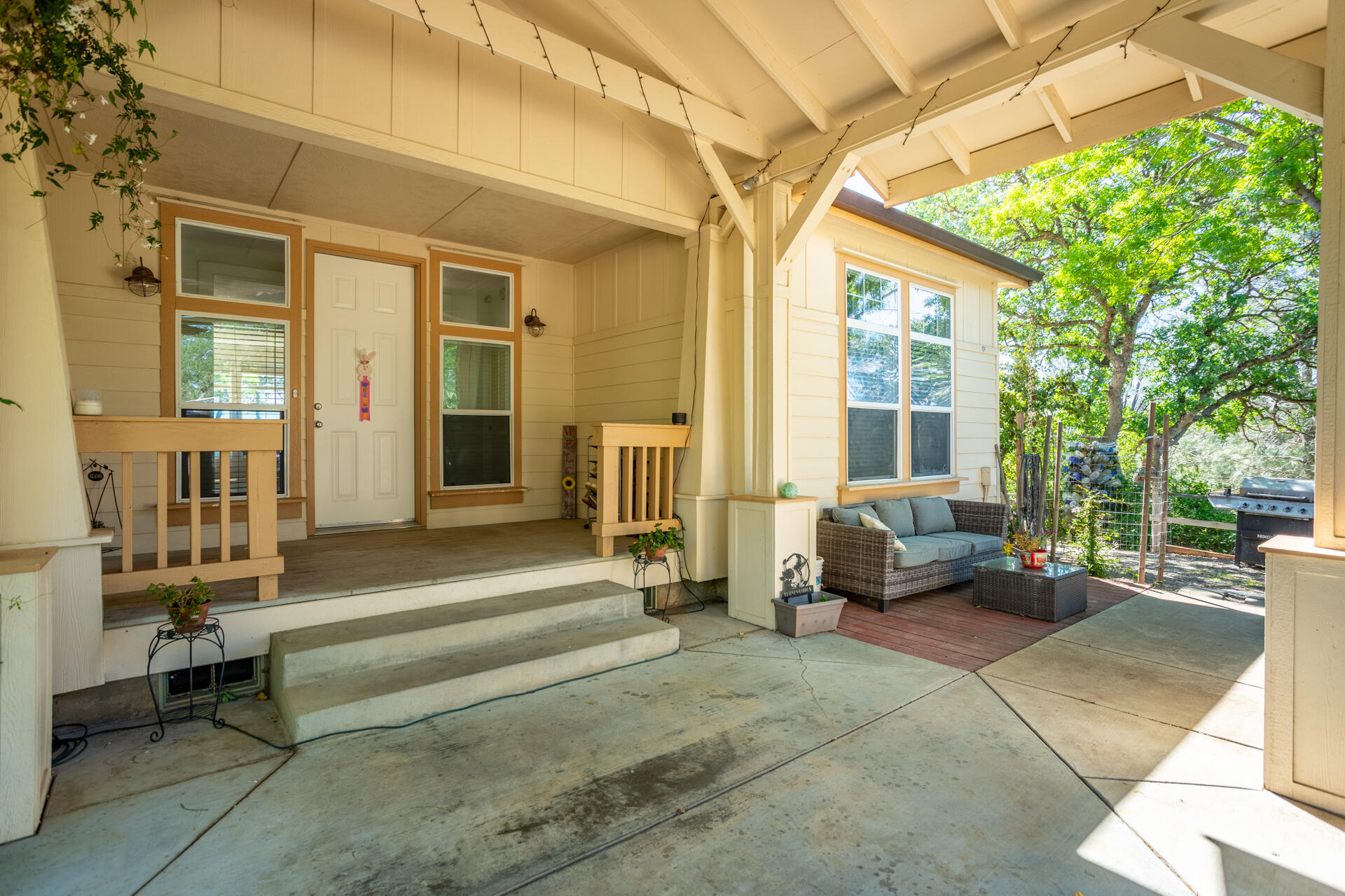 21100 Doe Run Way Red Bluff, CA 96080 - Photo 36 of 93 Front Porch