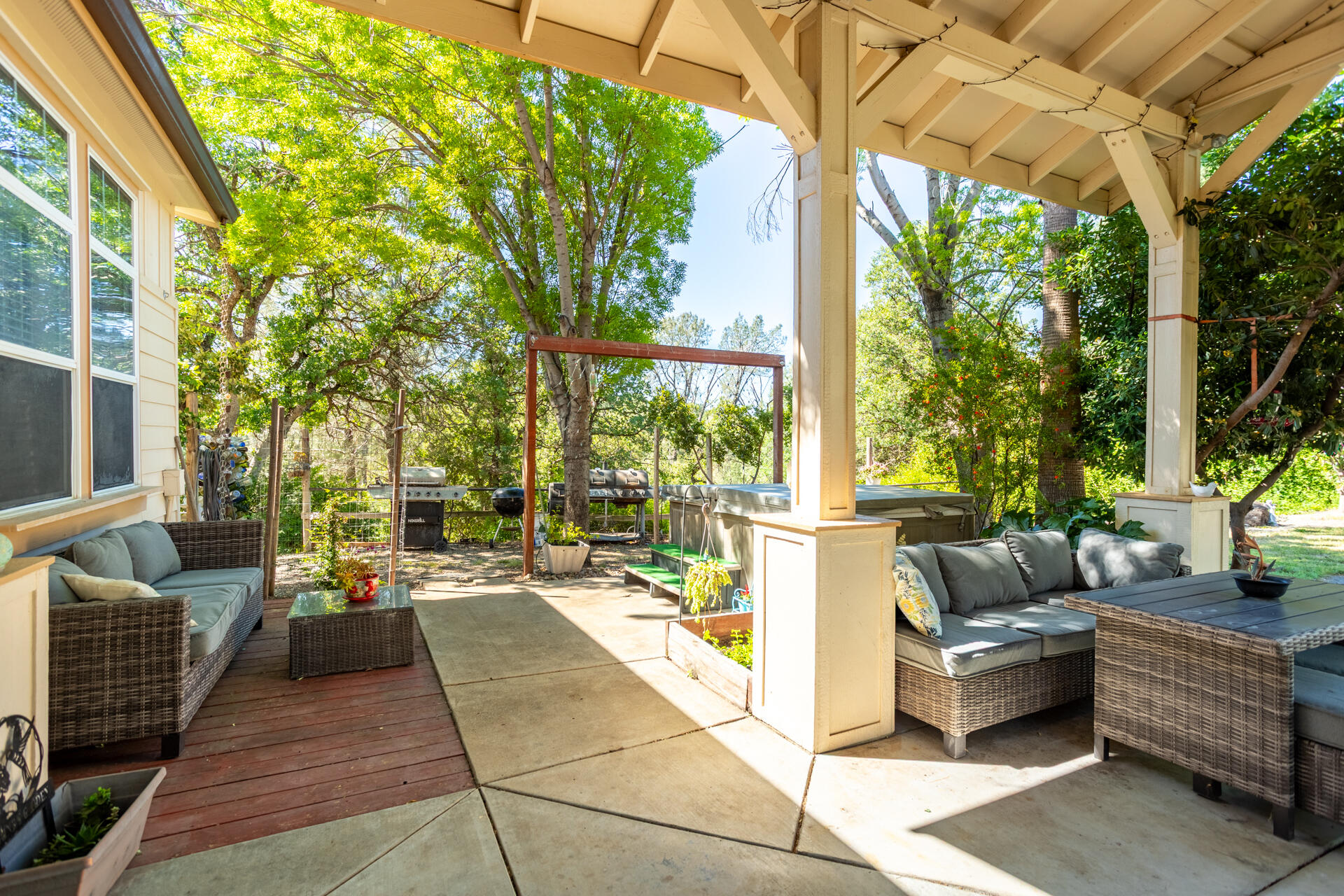 21100 Doe Run Way Red Bluff, CA 96080 - Photo 37 of 93 Front Porch