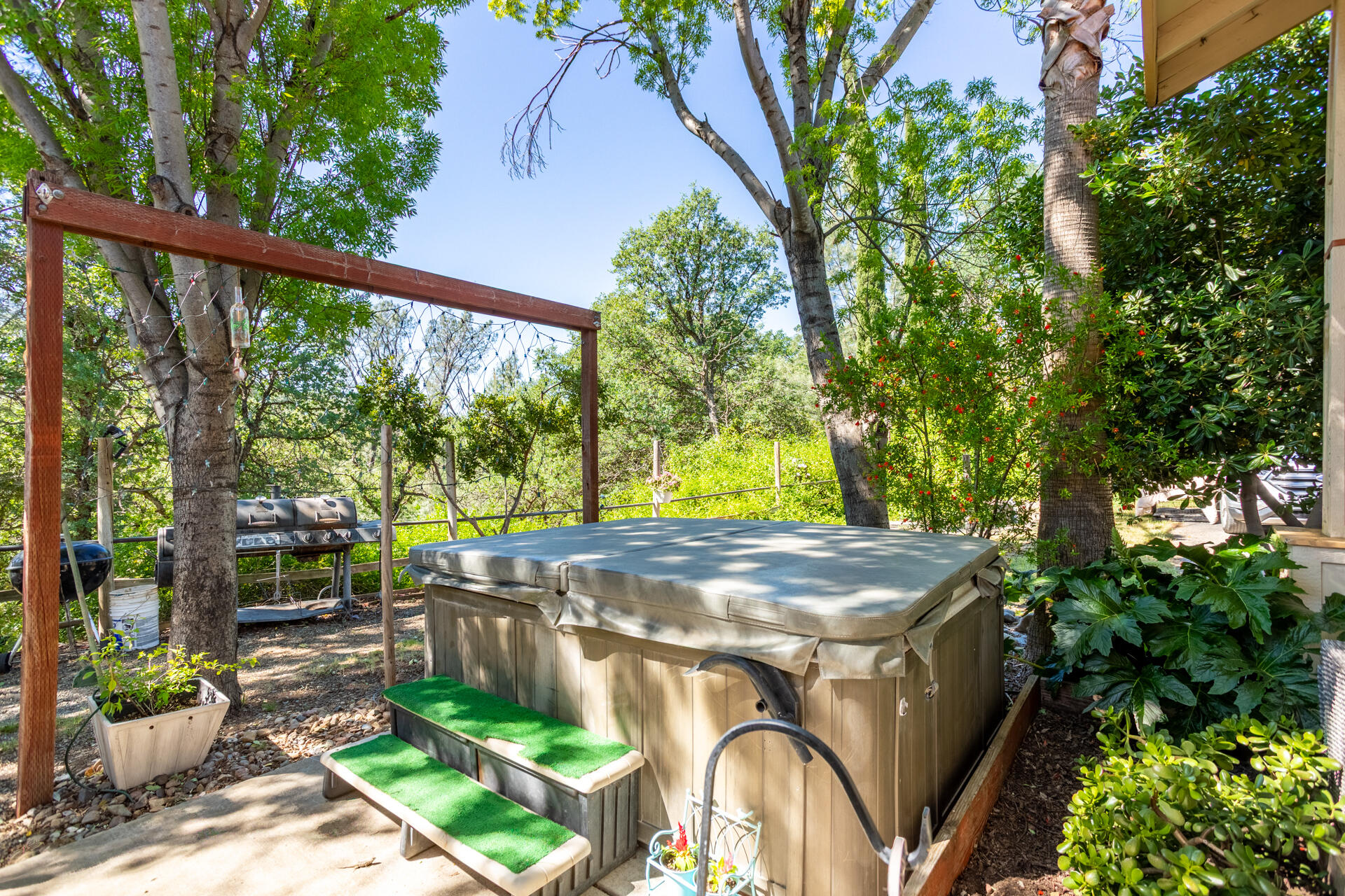 21100 Doe Run Way Red Bluff, CA 96080 - Photo 38 of 93 Hot Tub
