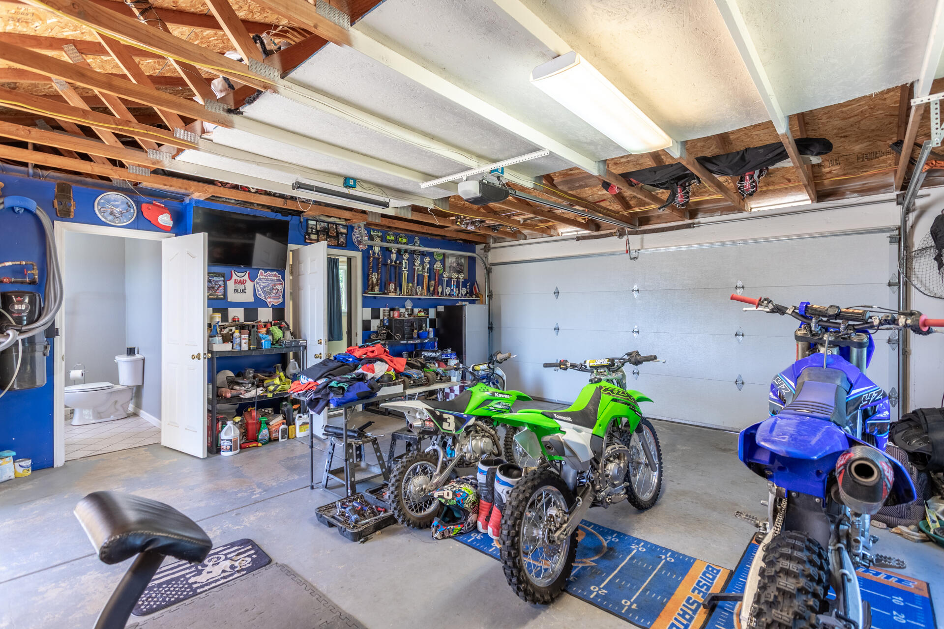 21100 Doe Run Way Red Bluff, CA 96080 - Photo 41 of 93 2 car garage