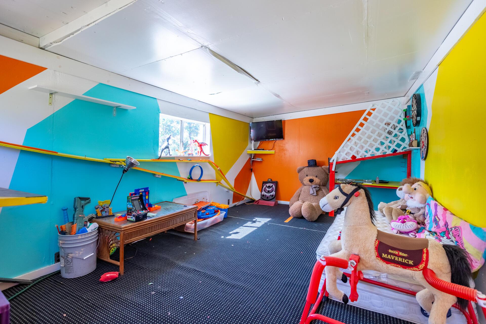 21100 Doe Run Way Red Bluff, CA 96080 - Photo 47 of 93 interior of playhouse