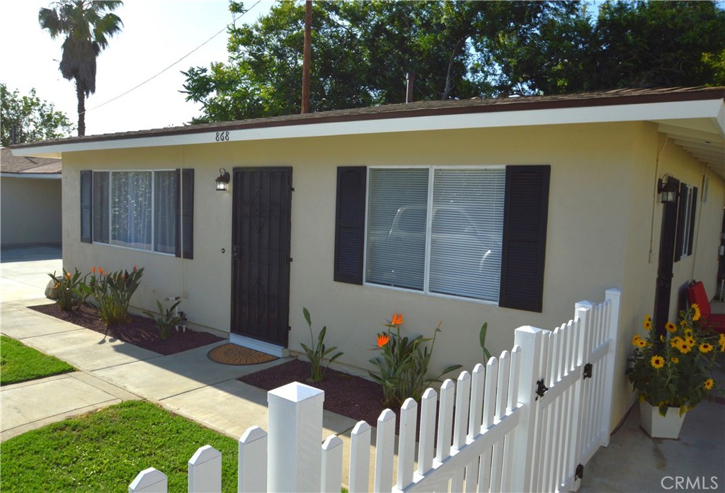 868 Random Lane Duarte, CA 91010 - Photo 2 of 22 a front view of a house having yard