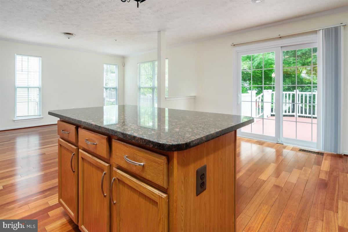 10105 Summershade Lane Springdale, MD 20721 - Photo 12 of 41