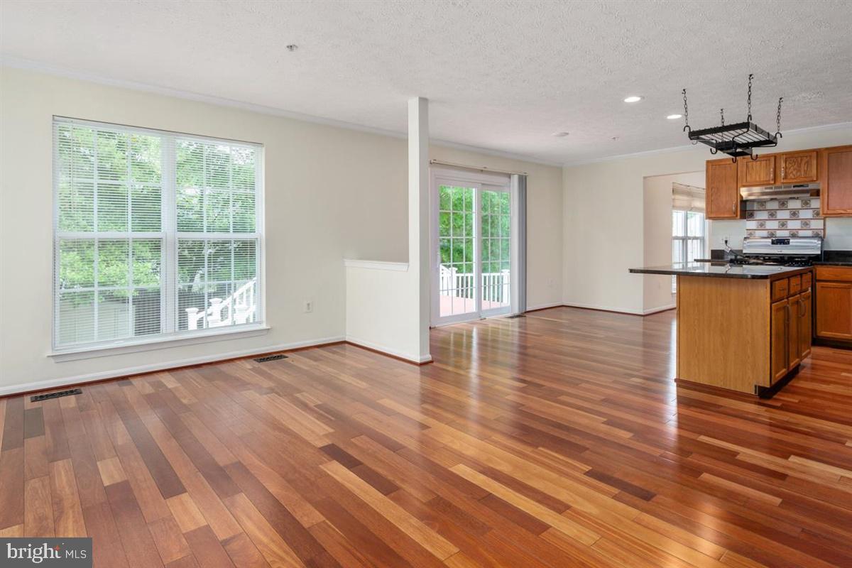 10105 Summershade Lane Springdale, MD 20721 - Photo 13 of 41