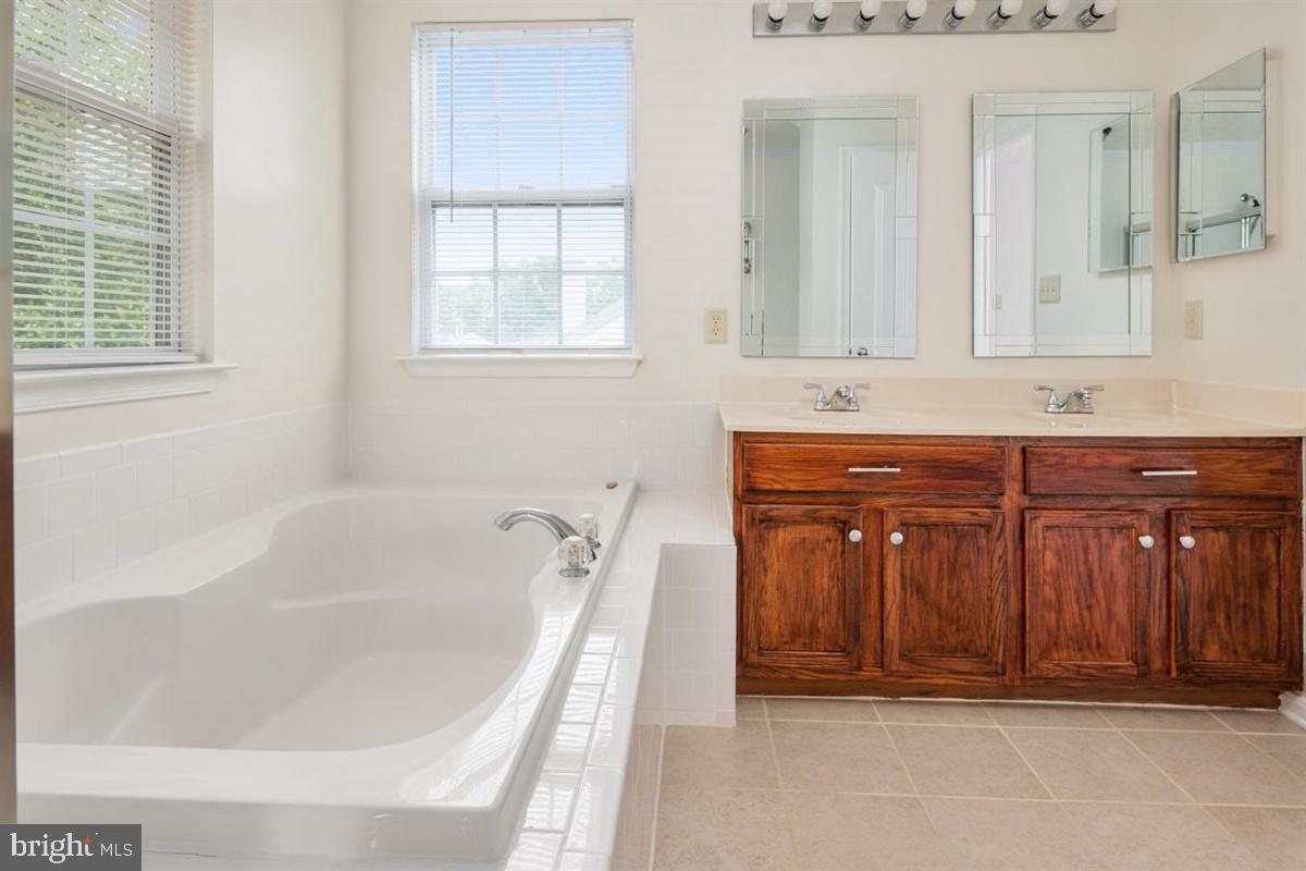 10105 Summershade Lane Springdale, MD 20721 - Photo 28 of 41