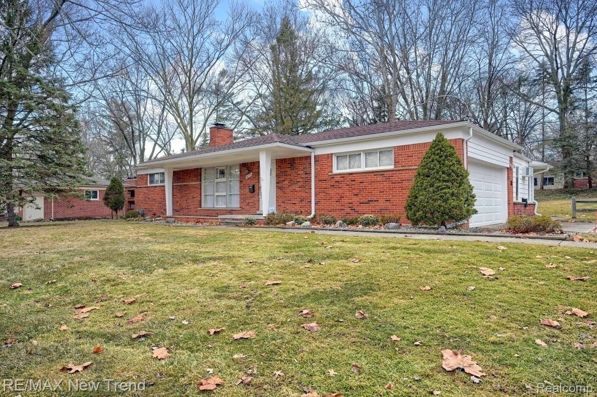 28153 Hawberry Road Farmington, MI 48331 - Photo 2 of 32 2-Front-2nd-View.jpg