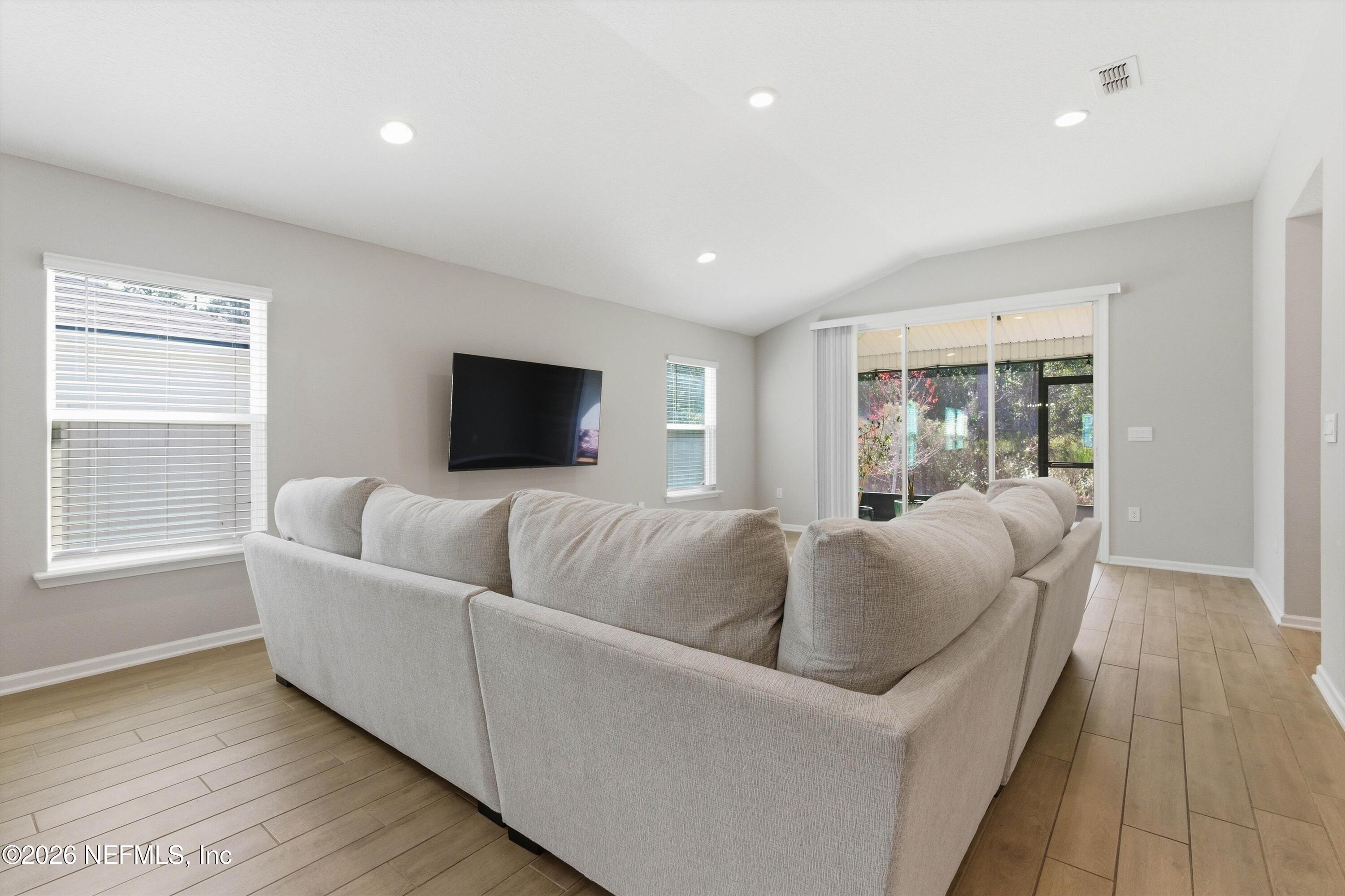 65672 Edgewater Drive Yulee, FL 32097 - Photo 10 of 36 Living Room