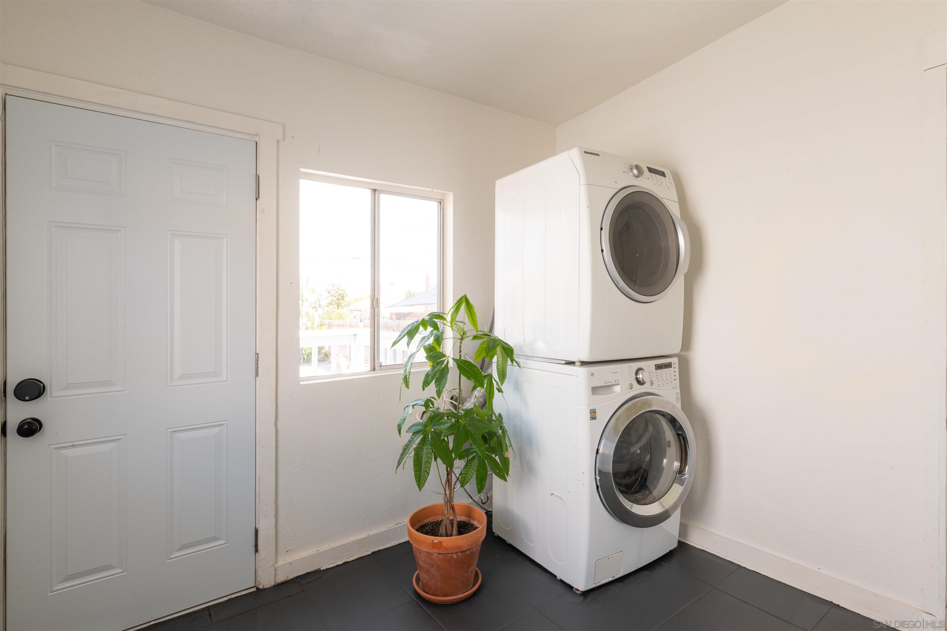 2948 Franklin Avenue San Diego, CA 92113 - Photo 12 of 47 a utility room with dryer and washer