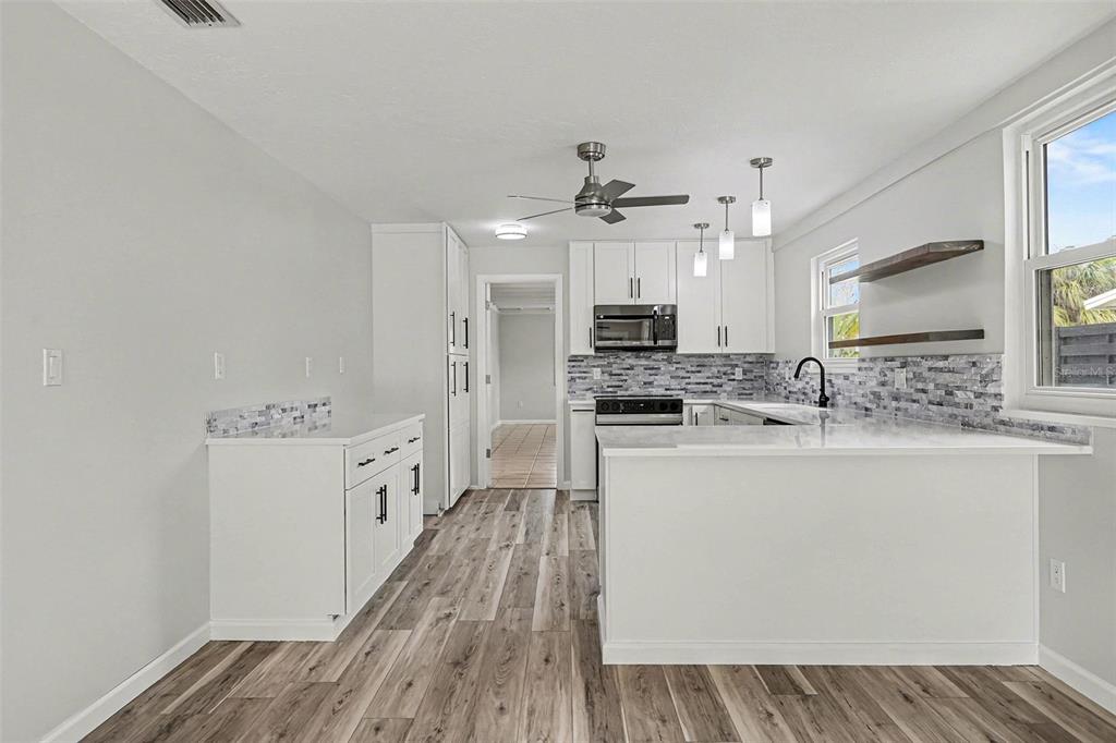 580 Russell Street Longboat Key, FL 34228 - Photo 12 of 35 Gallery Image 12