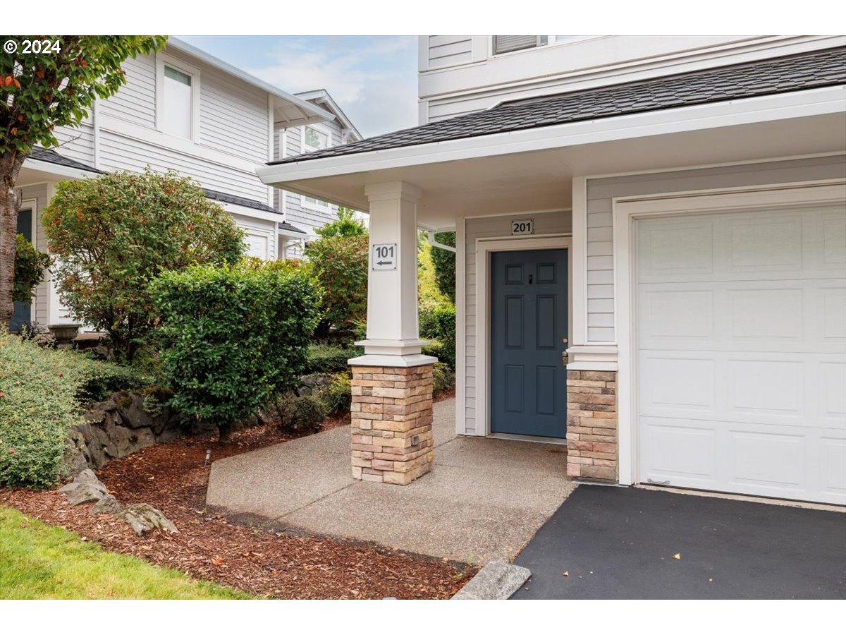 14635 Southwest Beard Road, Unit 201 Beaverton, OR 97007 - Photo 3 of 26 Gallery Image 3