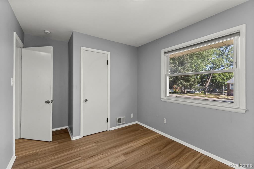 22312 Madison Street Dearborn, MI 48124 - Photo 14 of 47
