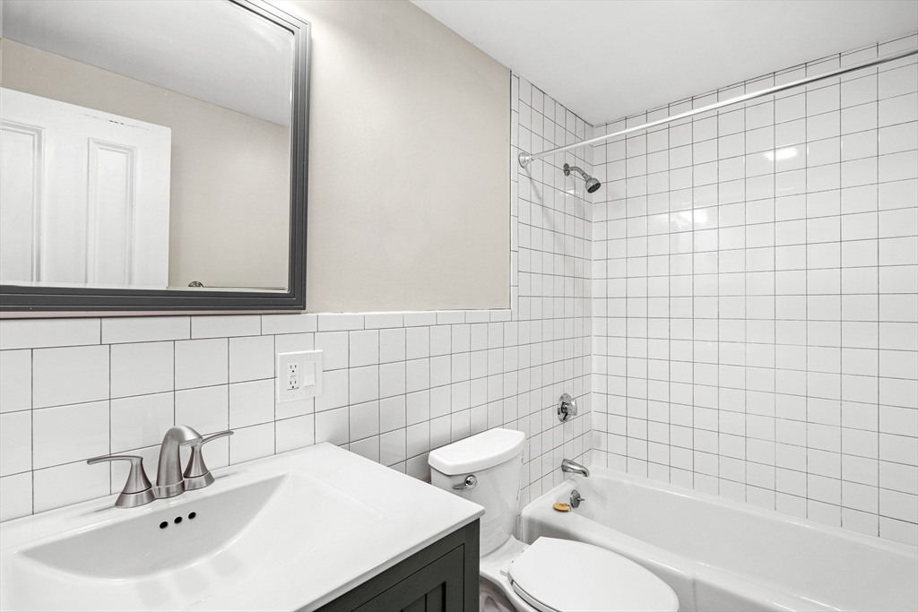 17 Ridge Road, Unit 2 Lincoln, MA 01773 - Photo 8 of 9