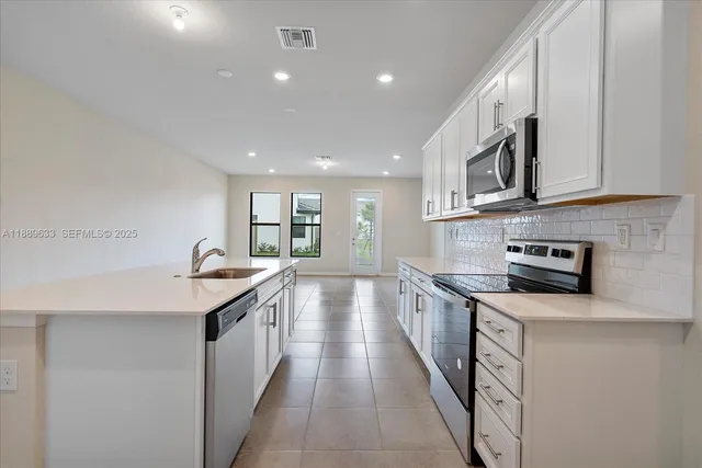 $3,550 | 2108 Appleton Circle North, Oakland Park, FL 33309