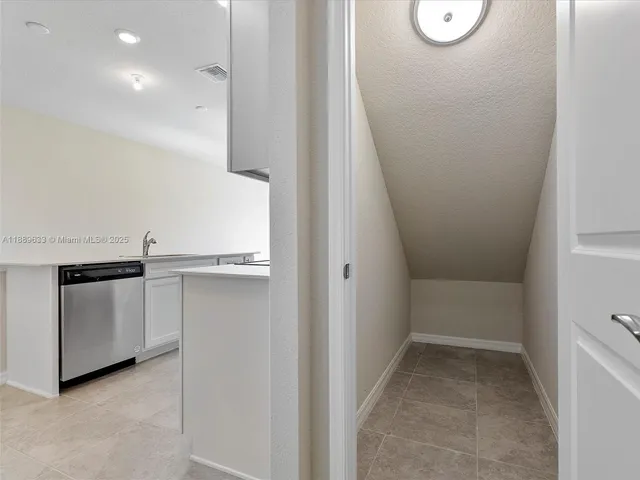 $3,550 | 2108 Appleton Circle North, Oakland Park, FL 33309