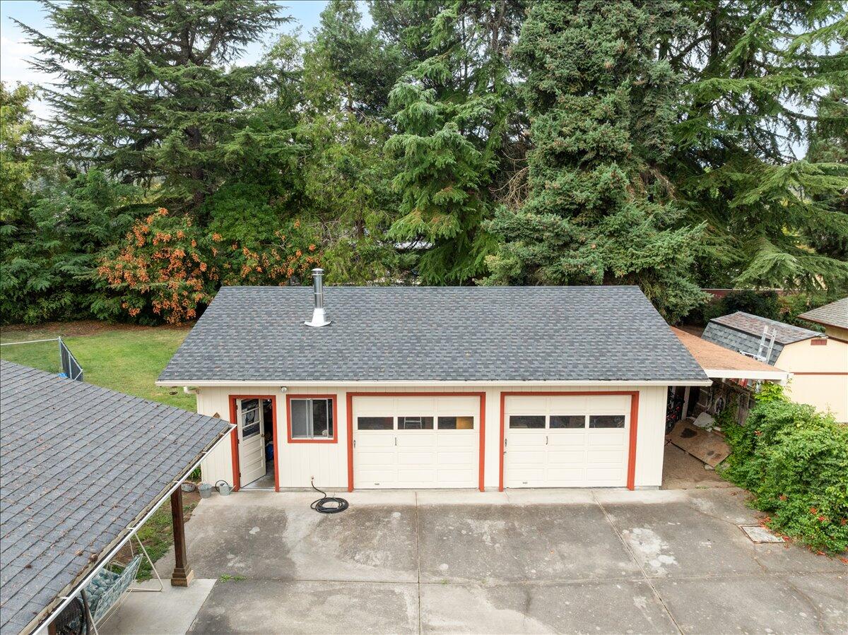 3307 Freeland Road Central Point, OR 97502 - Photo 3 of 34
