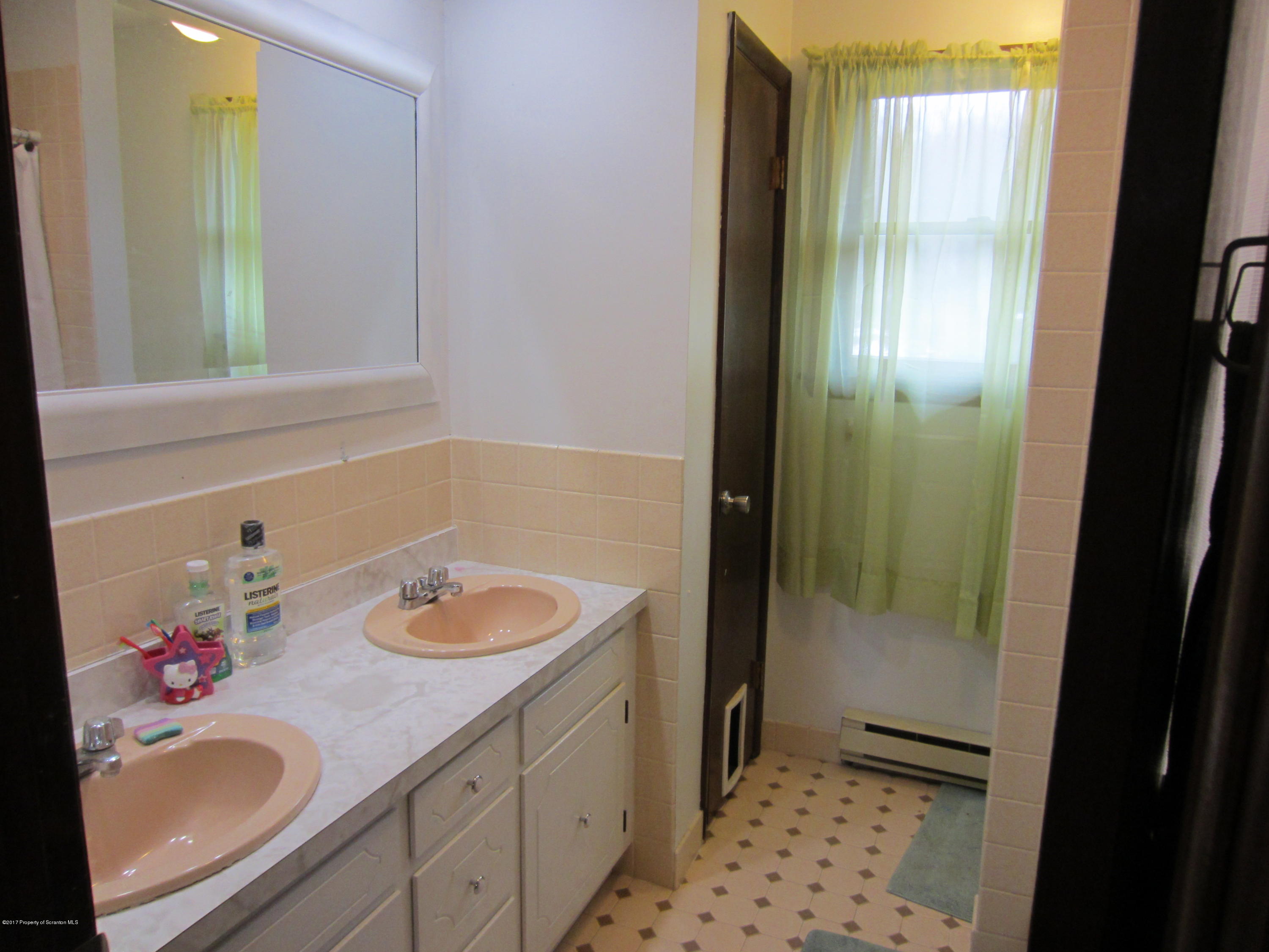 426 Marshbrook Road Dalton, PA 18414 - Photo 17 of 26 Gallery Image 17