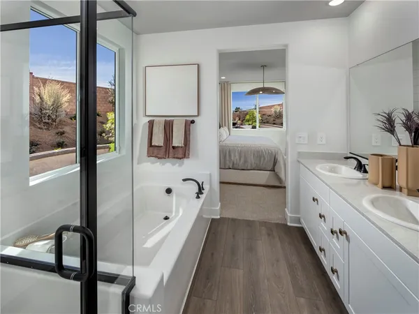 a en suite spacious bathroom with a double vanity sink and a large mirror