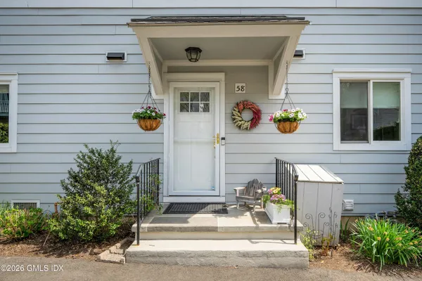 $1,100,000 | 58 Stirrup Lane, Unit 58, Riverside, CT 06878