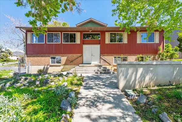 $550,000 | 11 South Clark Lane, Elk Ridge, UT 84651