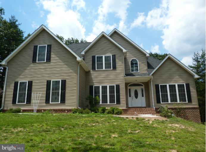 168 Holiday Road Cross Junction, VA 22625 - Photo 17 of 29 a front view of a house with a garden
