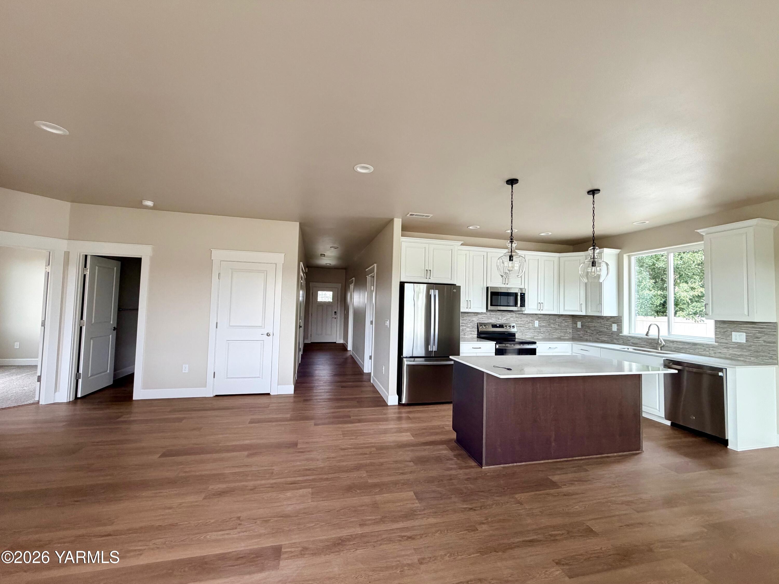 5912 Crestfields Road Yakima, WA 98903 - Photo 9 of 29 living5