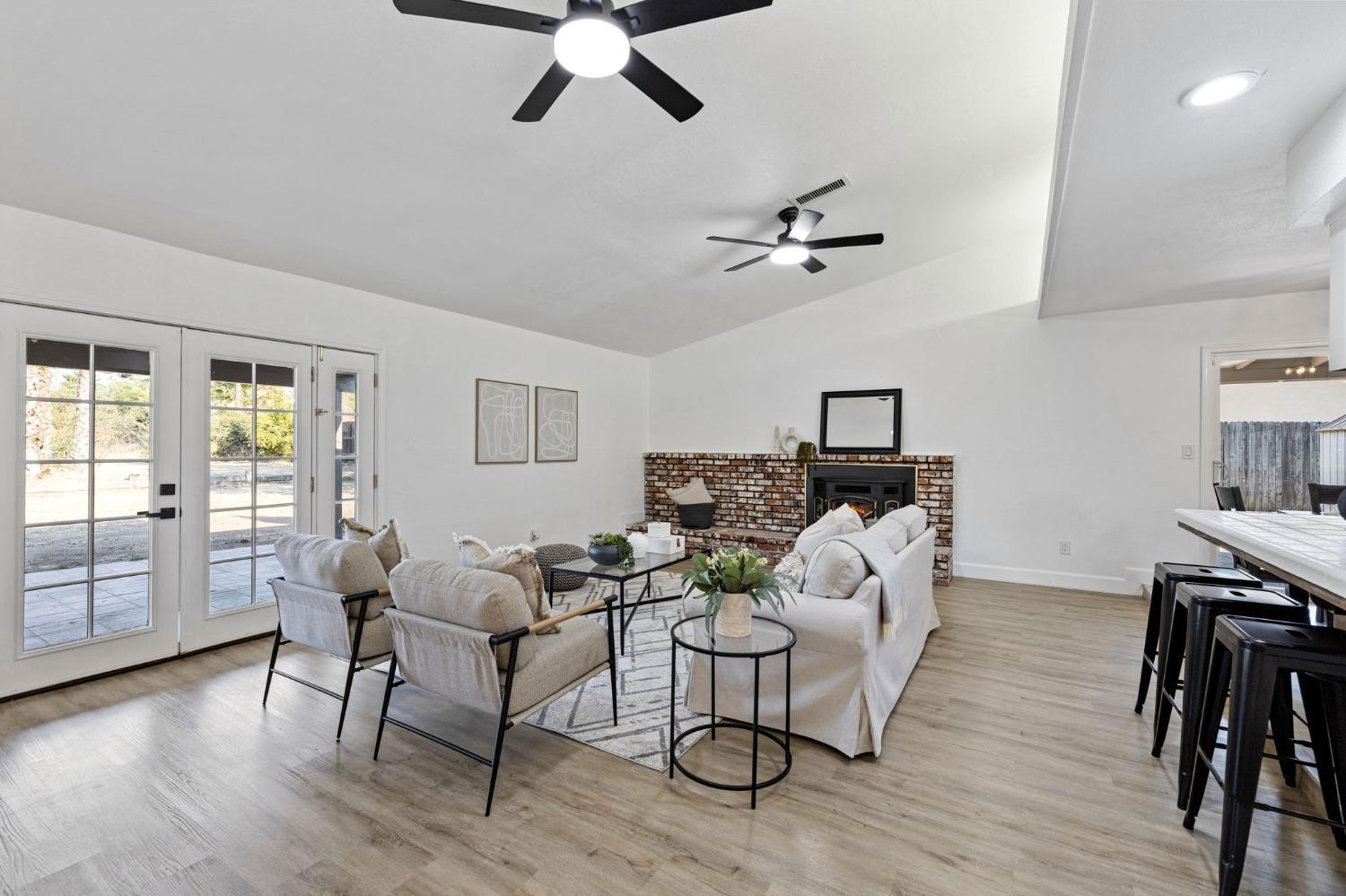 17153 Rodeo Drive Madera, CA 93638 - Photo 5 of 22 a living room with furniture