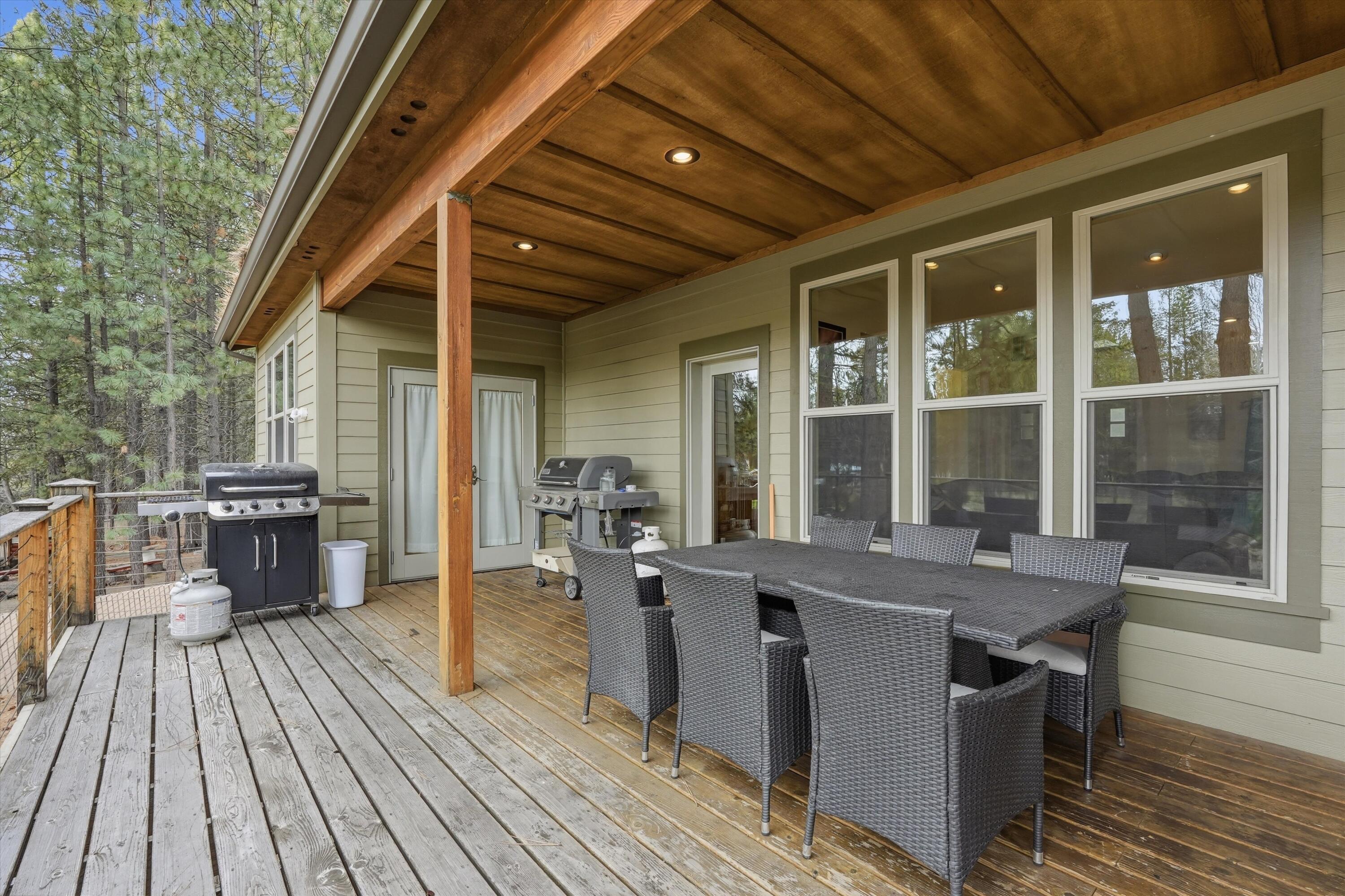17179 Island Loop Way Bend, OR 97707 - Photo 33 of 52 a view of a patio with table and chairs
