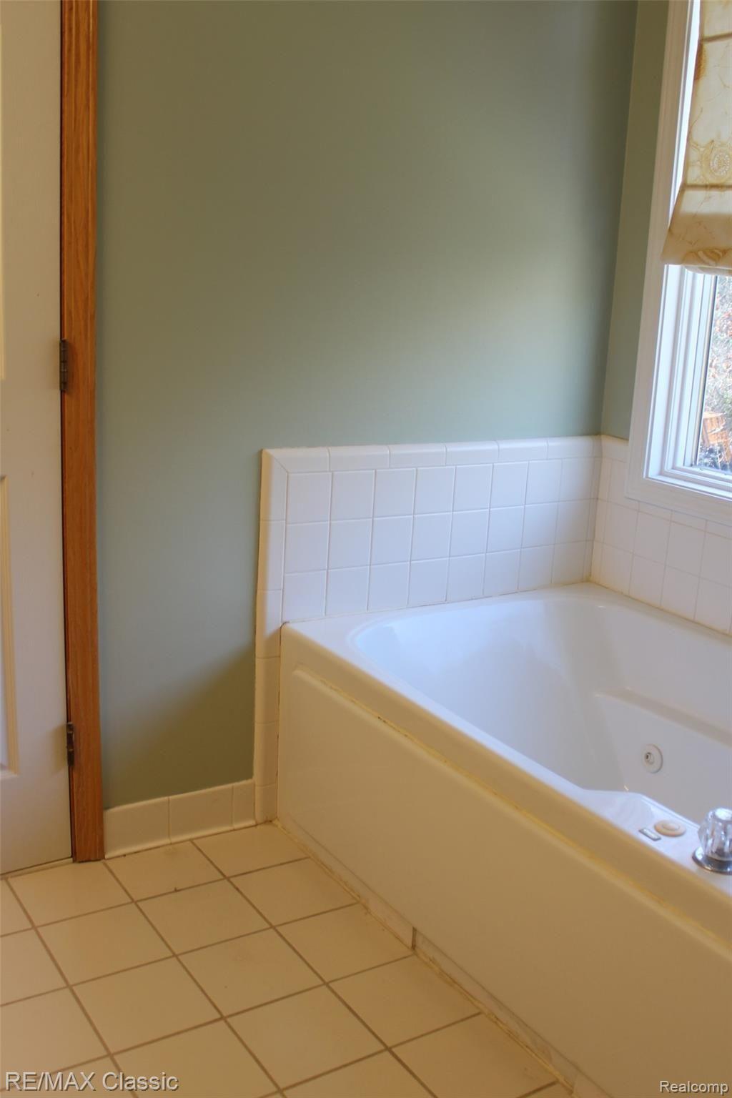 3453 Colonial Pinckney, MI 48169 - Photo 18 of 35 IMG_9453.JPG