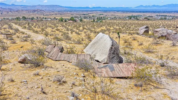 $385,000 | 1 Susie Lane, Apple Valley, CA 92307