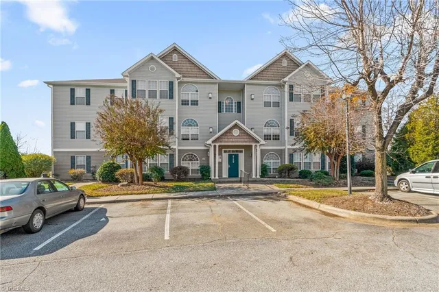 $175,000 | 6109 Hedgecock Circle, Unit 3D, High Point, NC 27265