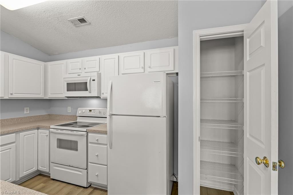 6109 Hedgecock Circle, Unit 3D High Point, NC 27265 - Photo 12 of 32