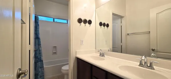 $2,300 | 2804 East Santa Fe Court, Gilbert, AZ 85297