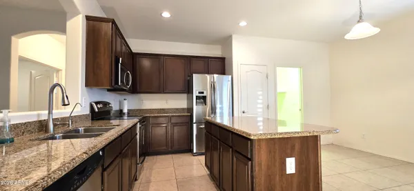 $2,300 | 2804 East Santa Fe Court, Gilbert, AZ 85297