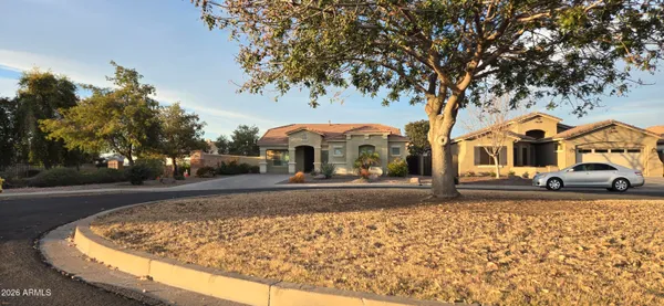 $2,300 | 2804 East Santa Fe Court, Gilbert, AZ 85297
