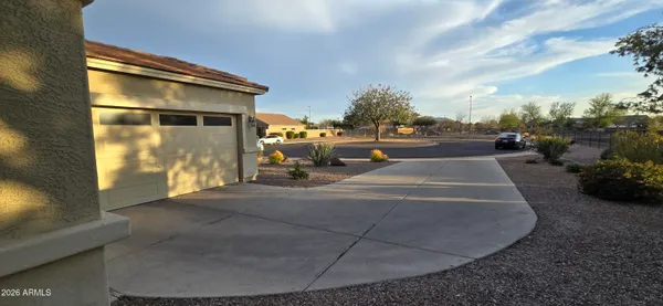 $2,300 | 2804 East Santa Fe Court, Gilbert, AZ 85297