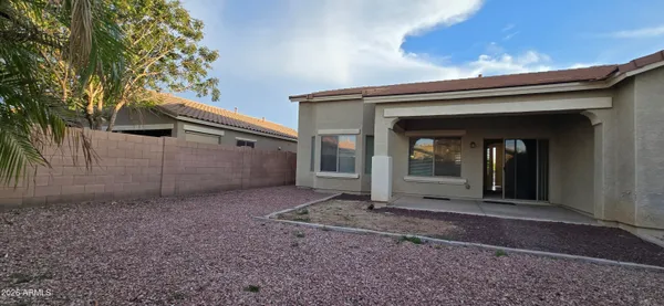 $2,300 | 2804 East Santa Fe Court, Gilbert, AZ 85297