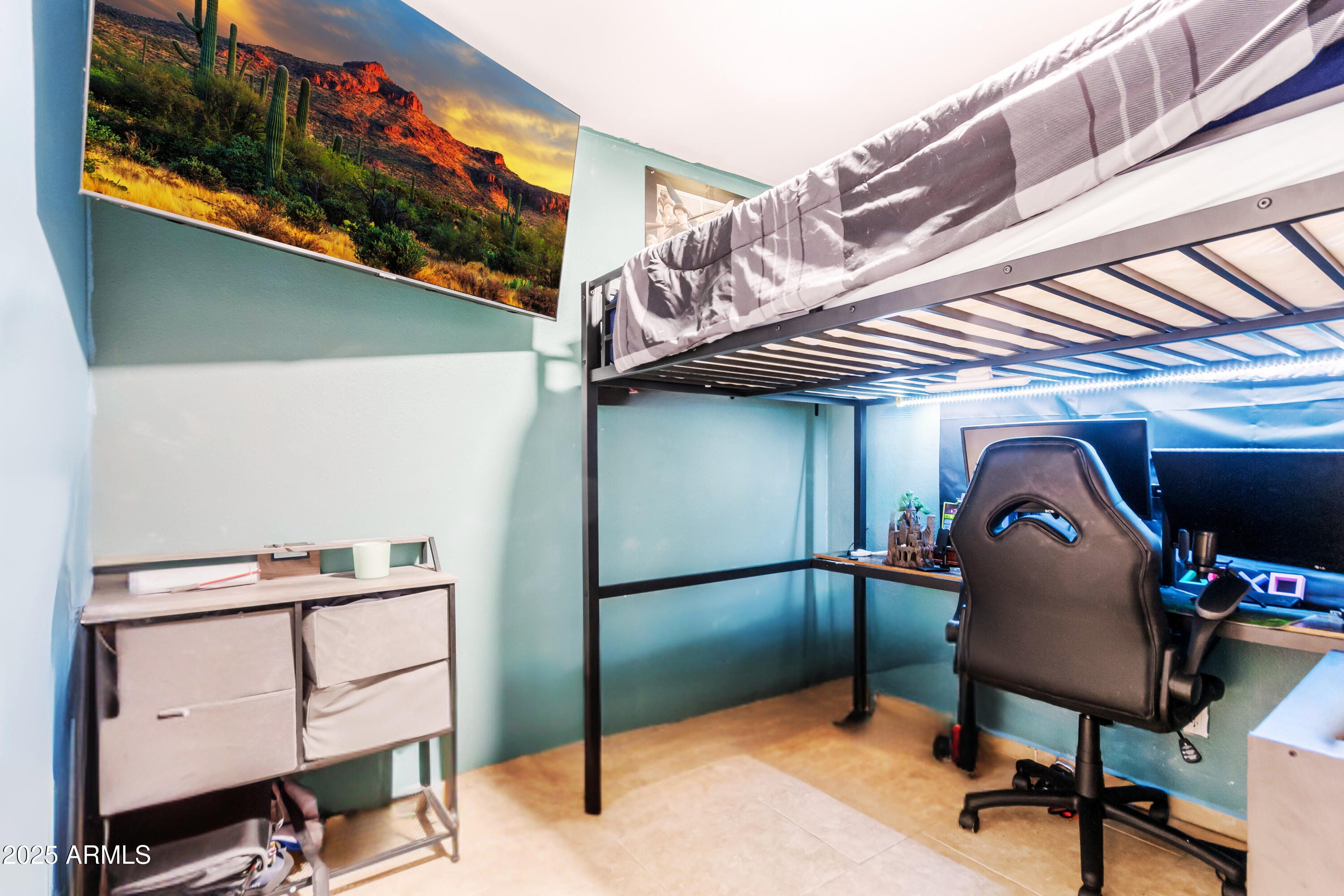 1130 East Butler Drive, Unit A1 Phoenix, AZ 85020 - Photo 15 of 31 a view of entryway with a bed