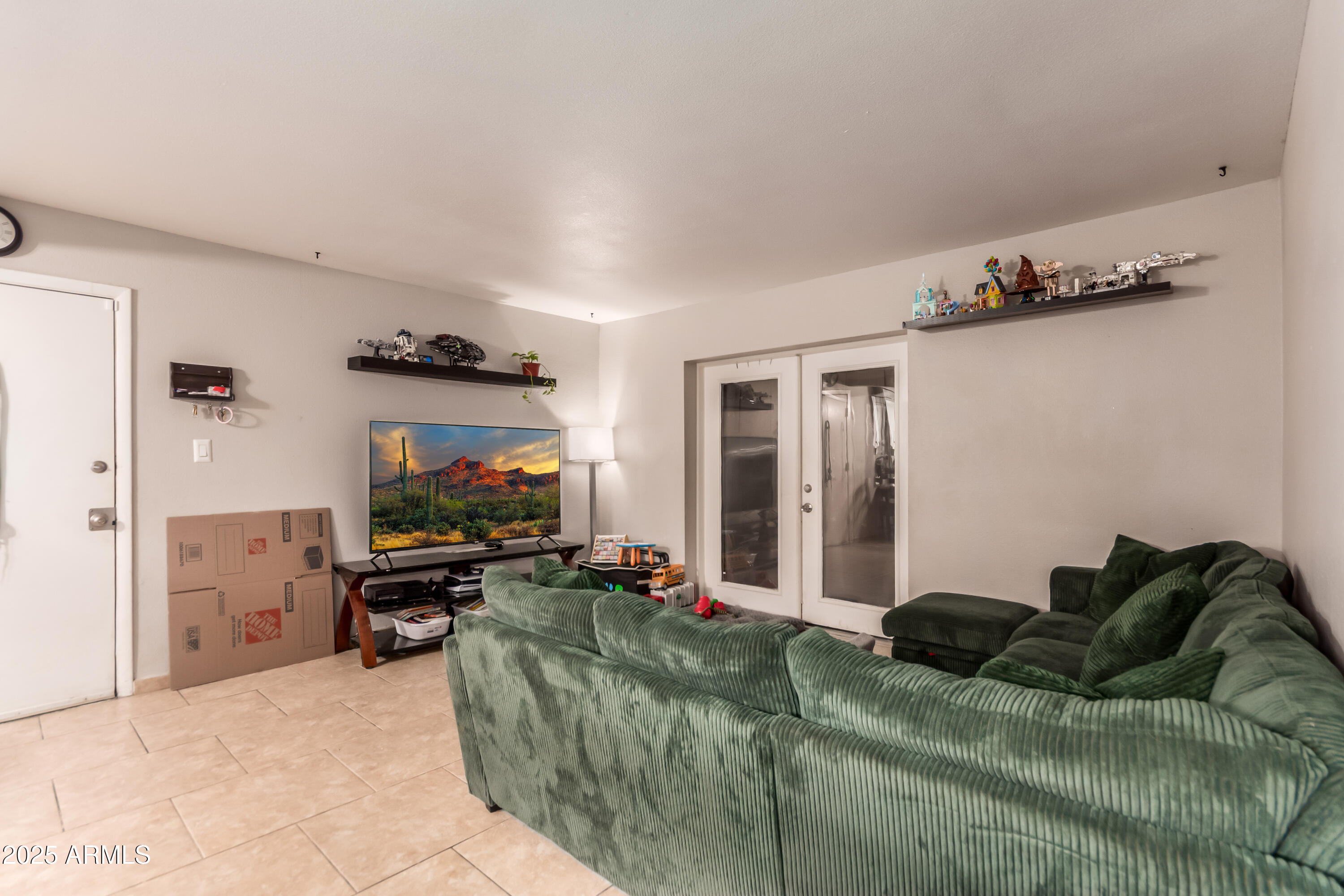 1130 East Butler Drive, Unit A1 Phoenix, AZ 85020 - Photo 8 of 31 a living room with furniture and a flat screen tv