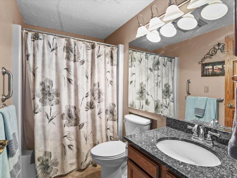 3013 37th Street Two Rivers, WI 54241 - Photo 29 of 44 27-DSC01694