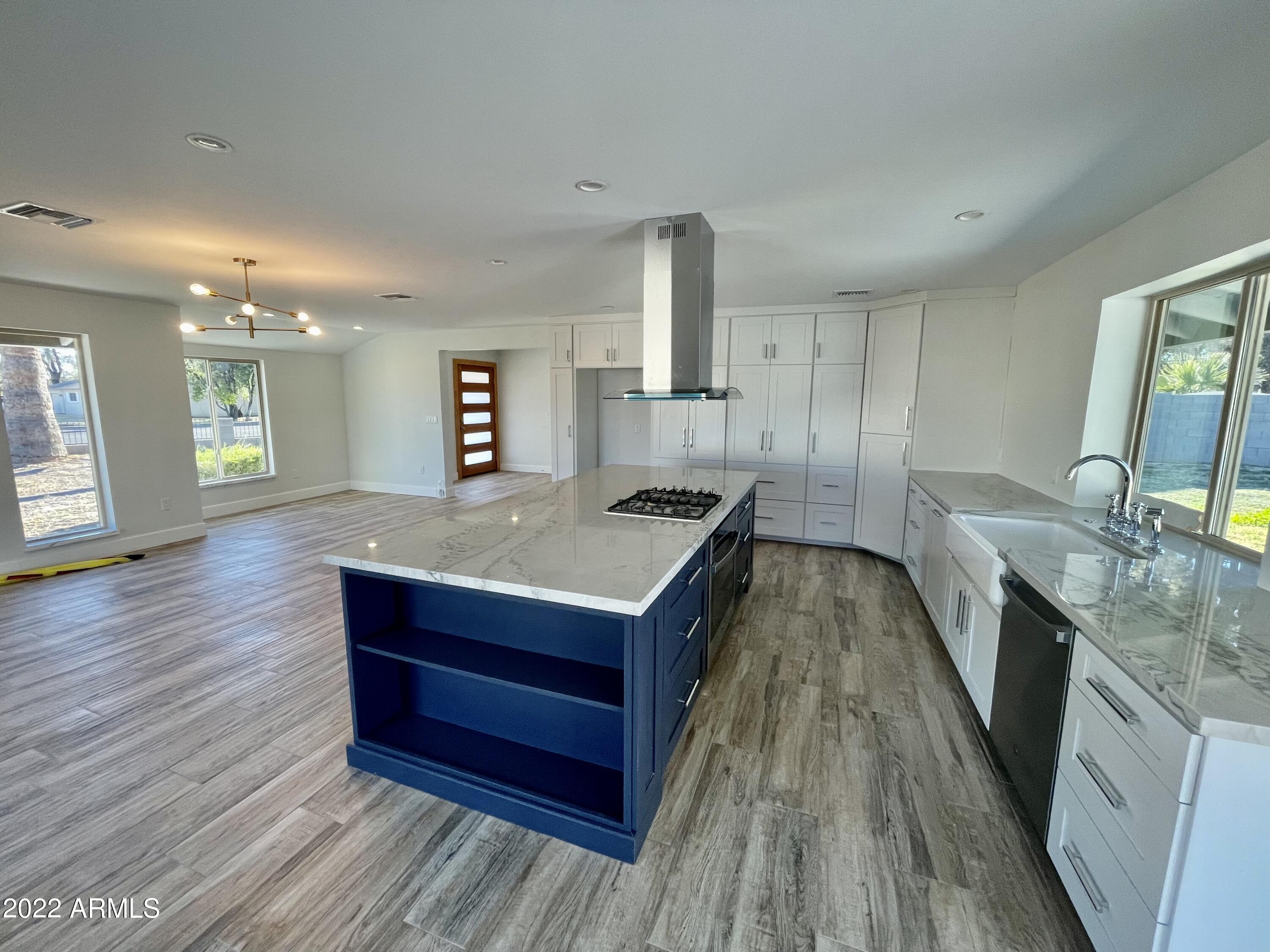 1102 West Bethany Home Road Phoenix, AZ 85013 - Photo 5 of 39 IMG_8424