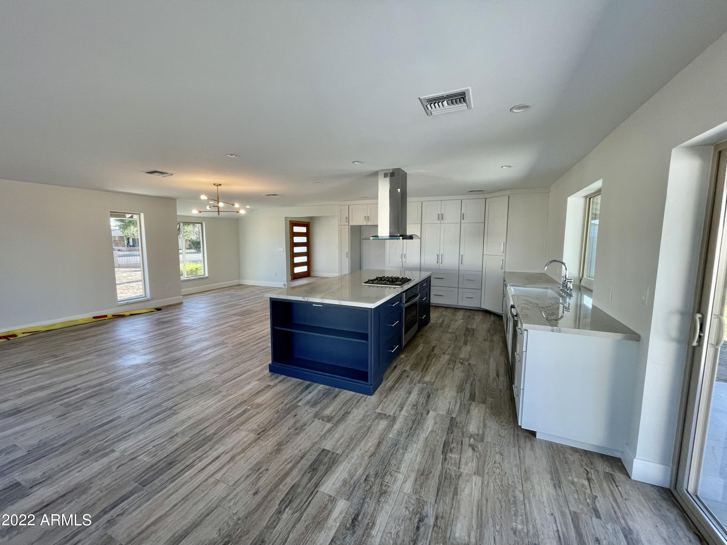 1102 West Bethany Home Road Phoenix, AZ 85013 - Photo 7 of 39 IMG_8425