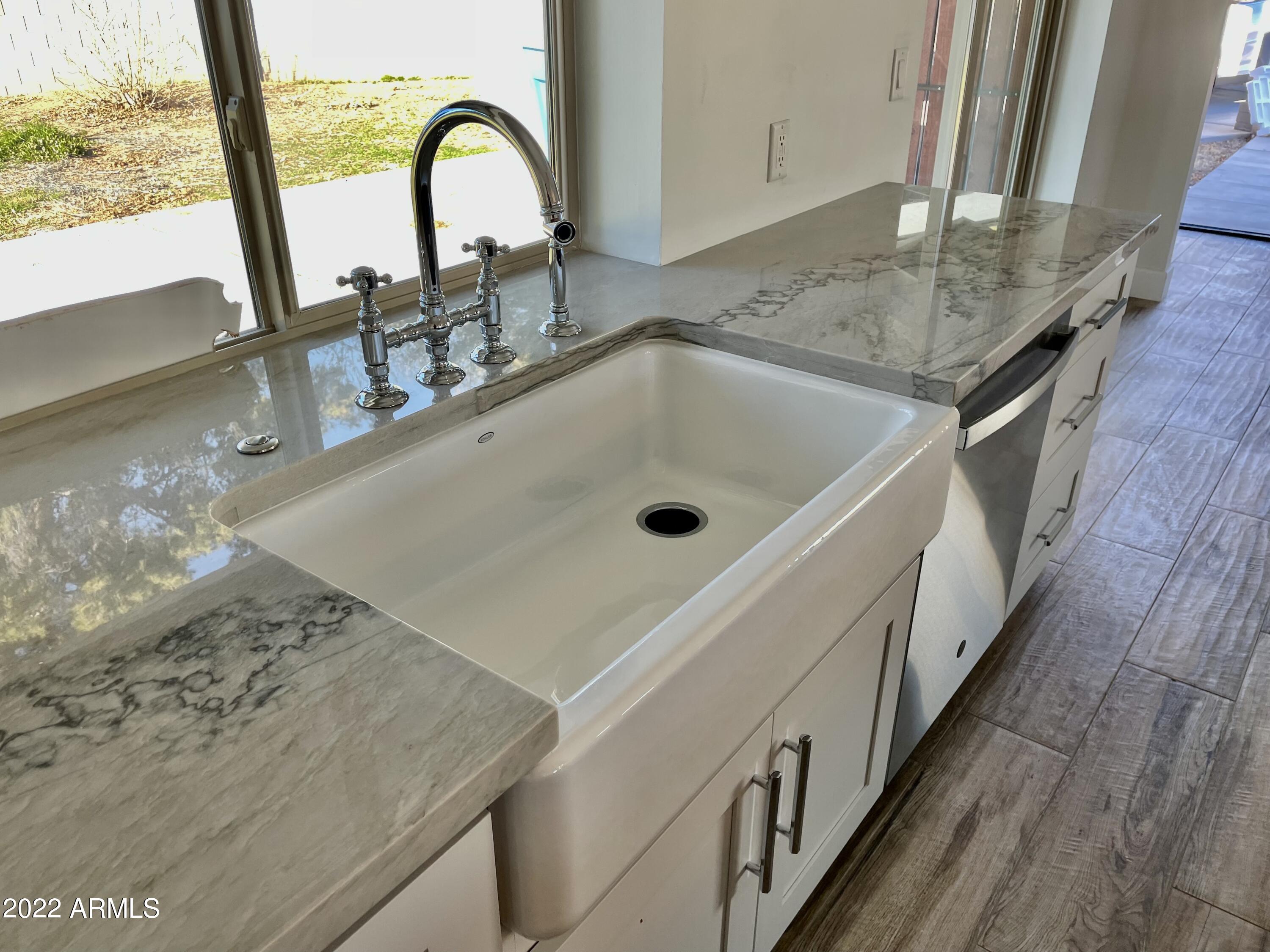 1102 West Bethany Home Road Phoenix, AZ 85013 - Photo 8 of 39 IMG_8436